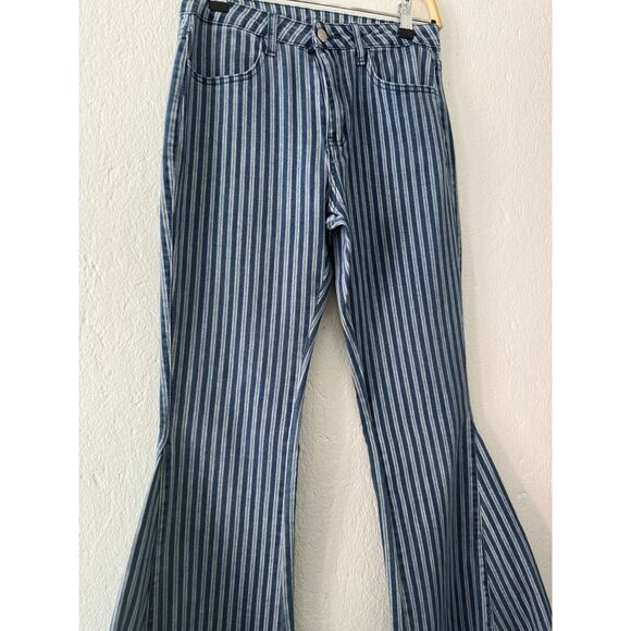 Wisteria Lane Blue & White Striped Jeans Bell Bottoms Stretch Sz Med Raw Hem - Picture 3 of 11